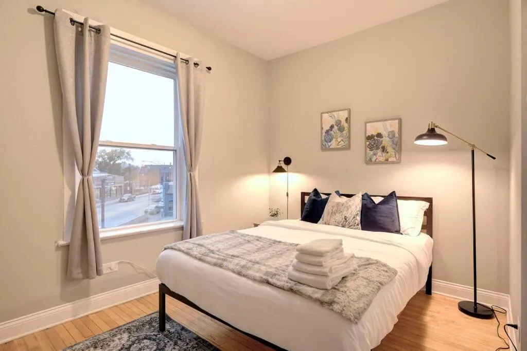 Image 1 of Spacious 3Bedroom Family Oasis in Irving Park that sleeps 8 guests
