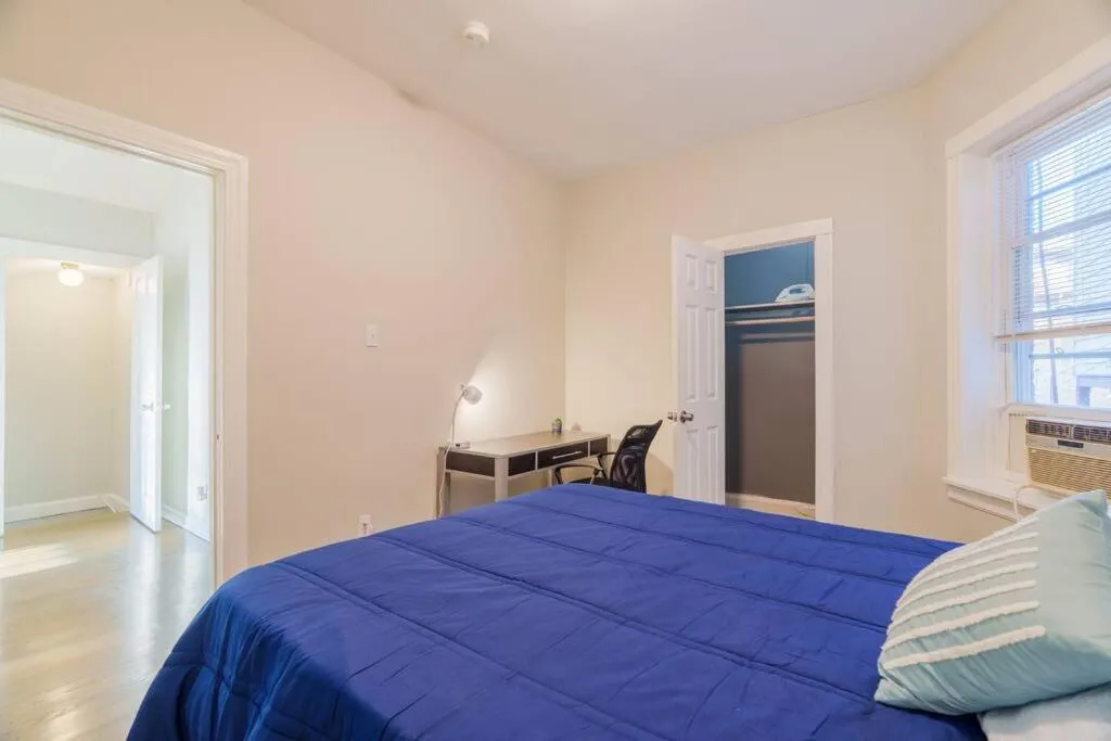 Image 6 of Spacious 4BR Retreat in Vibrant Woodlawn Near UChi