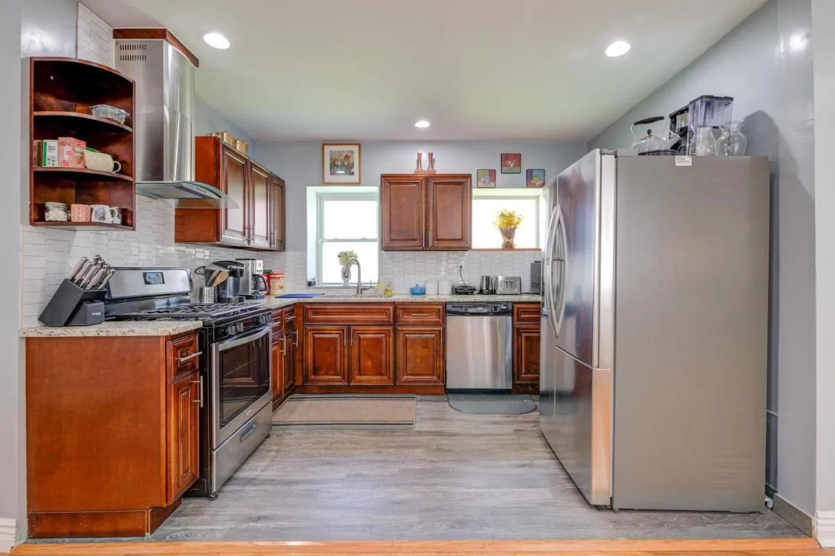 Image 6 of Spacious 5-BR House near Transit w Parking