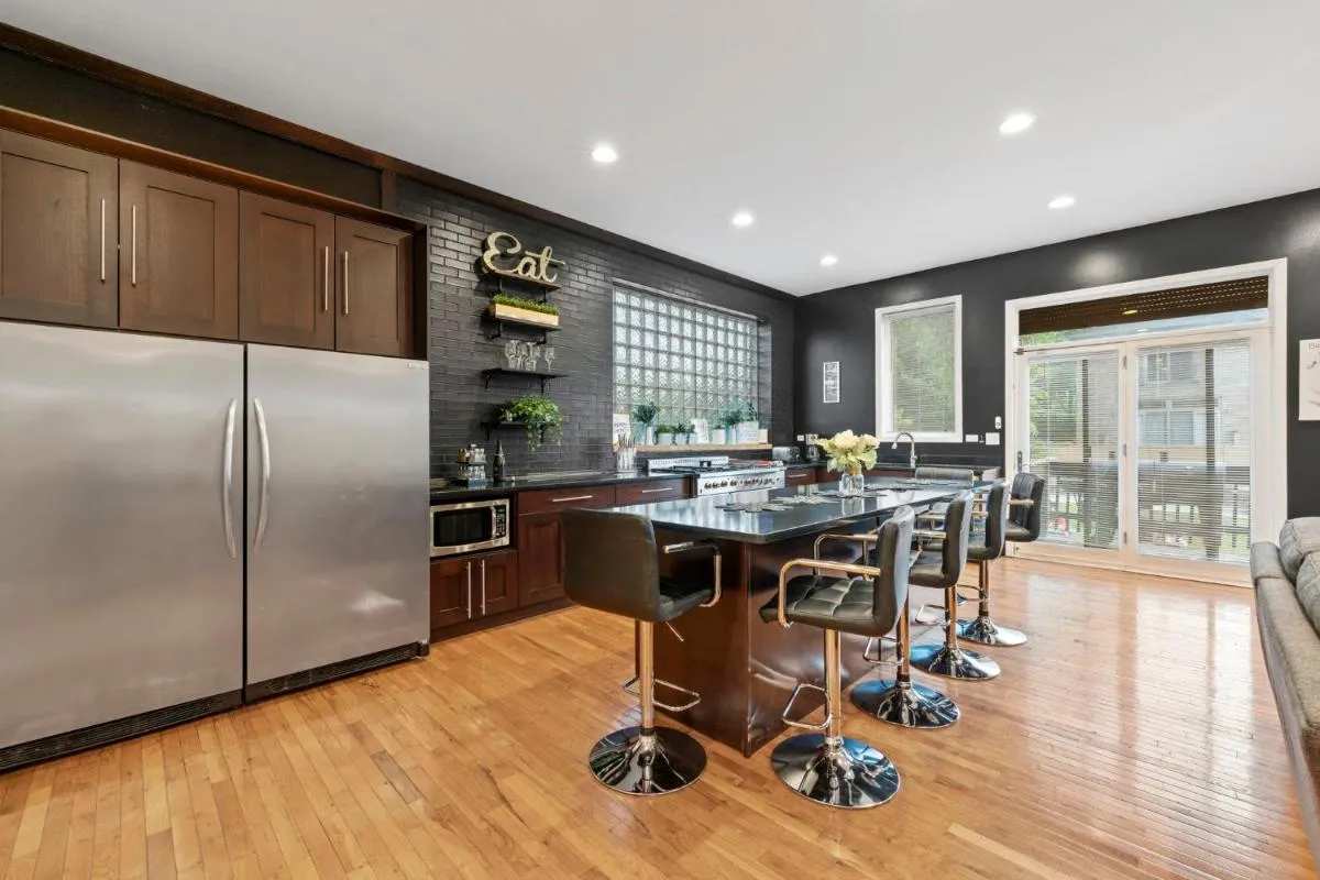 Image 4 of Spacious Luxury Retreat 8 Bed Oasis with 6 Baths