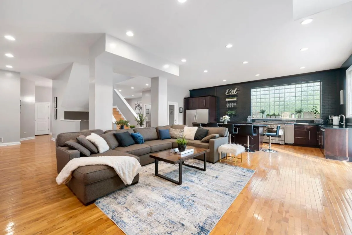 Image 2 of Spacious Luxury Retreat 8 Bed Oasis with 6 Baths