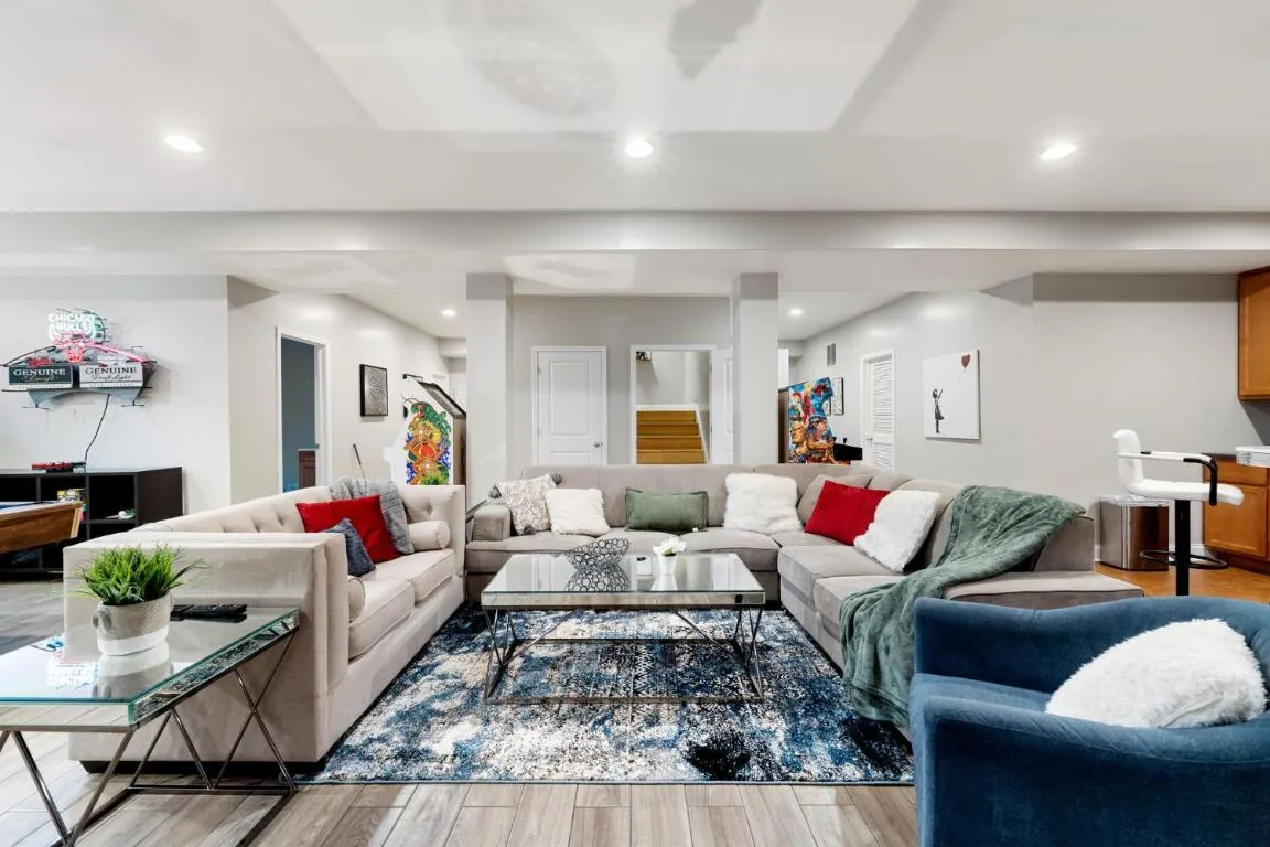 Image of Spacious Luxury Retreat 8 Bed Oasis with 6 Baths