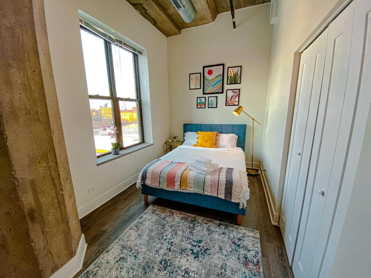 Image 4 of Spacious and Luxurious 3br-2ba near McCormick Place with optional parking – Sleeps 10