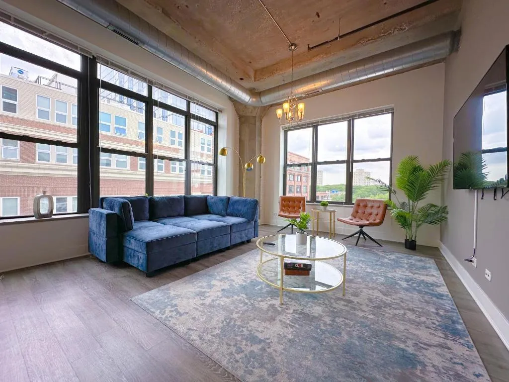Image of Spacious and Luxurious 3br-2ba near McCormick Place with optional parking – Sleeps 10