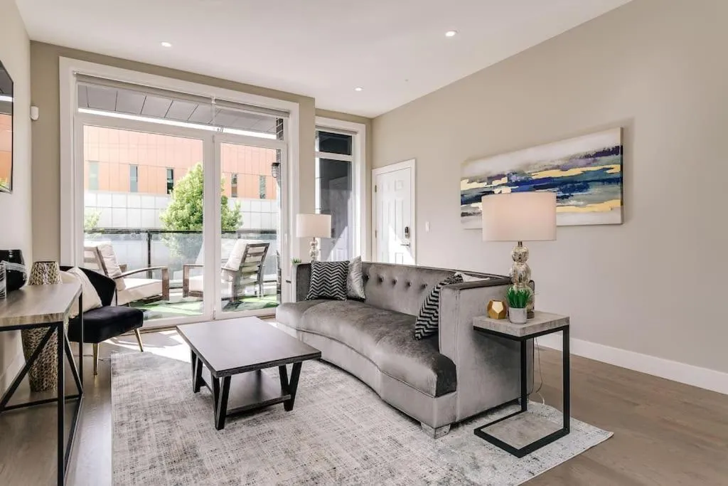 Image of Stunning Duplex Condo #1 – Downtown River North