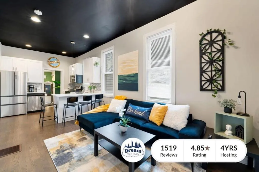 Image of Stylish 2 BDR Coach House Steps From The Lake