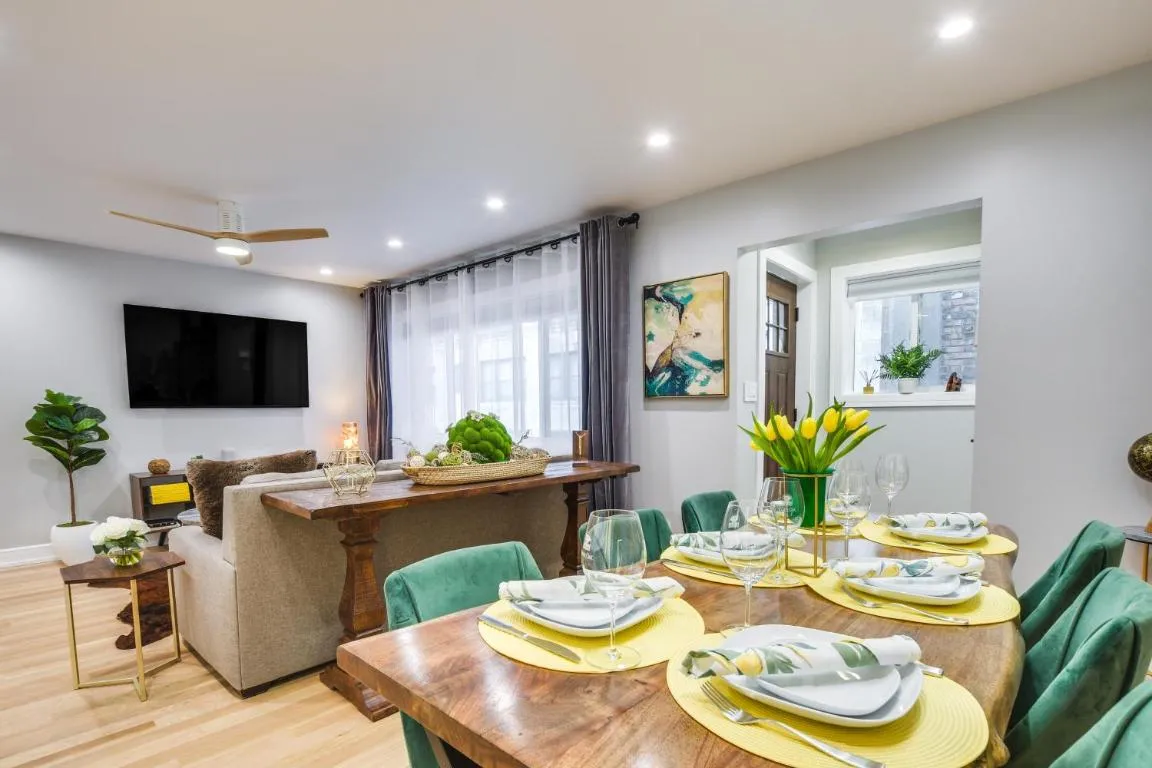 Image of Stylish Chicago Retreat, Walk to Loyola University
