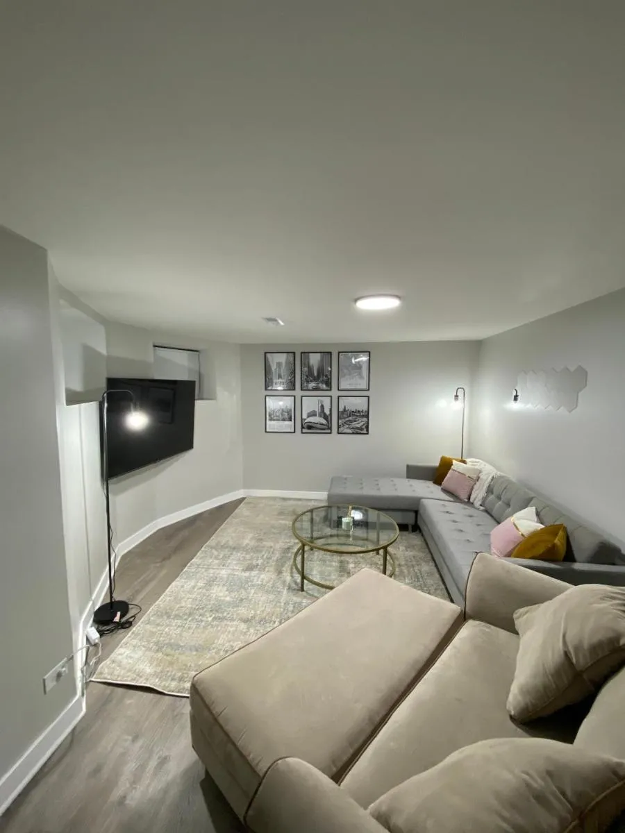 Image 3 of Stylish Urban Retreat 3 Bedroom Newly Remodeled