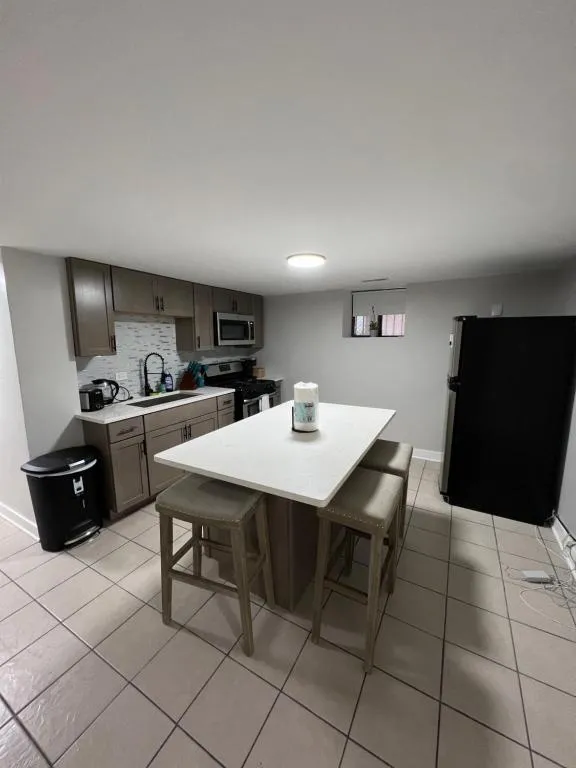 Image of Stylish Urban Retreat 3 Bedroom Newly Remodeled