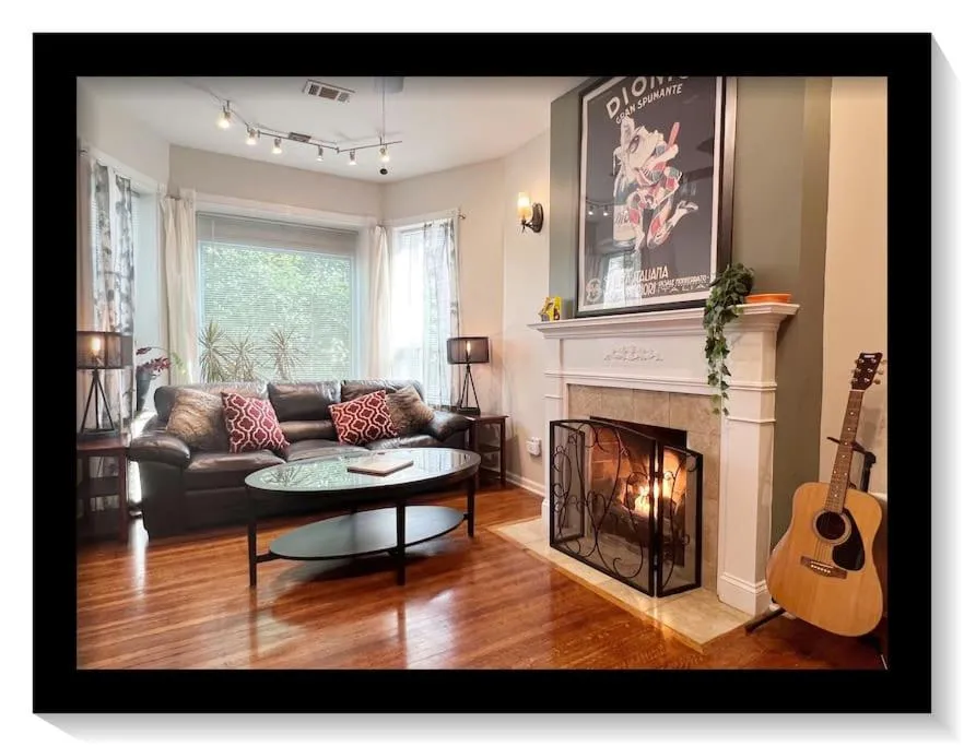 Image 4 of The Banksy 4 bedroom King bed – Firepit Rooftop near United Center
