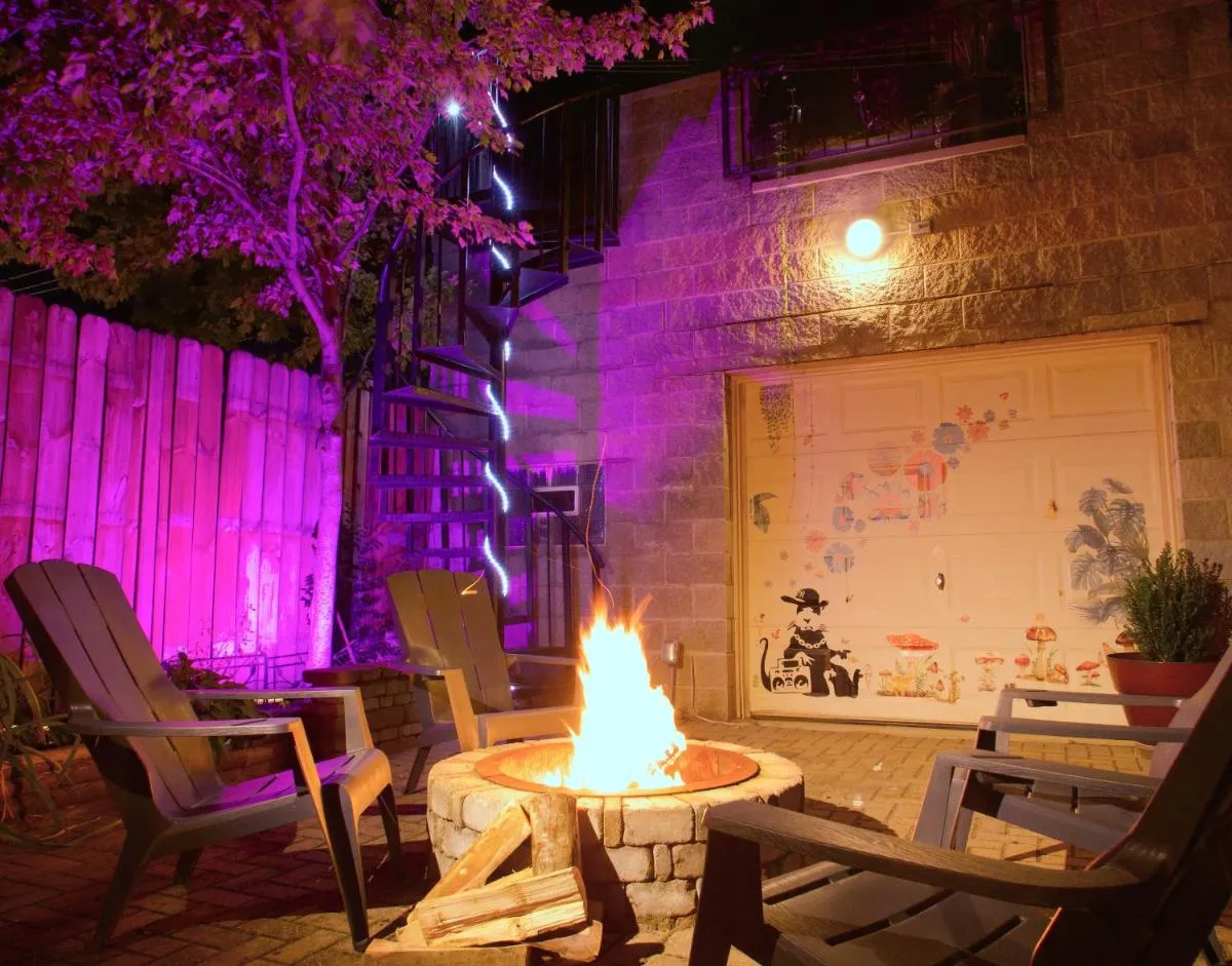 Image 1 of The Banksy 4 bedroom King bed – Firepit Rooftop near United Center