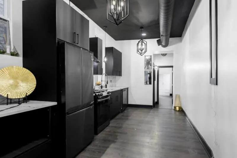 Image 5 of The Black And White Suite