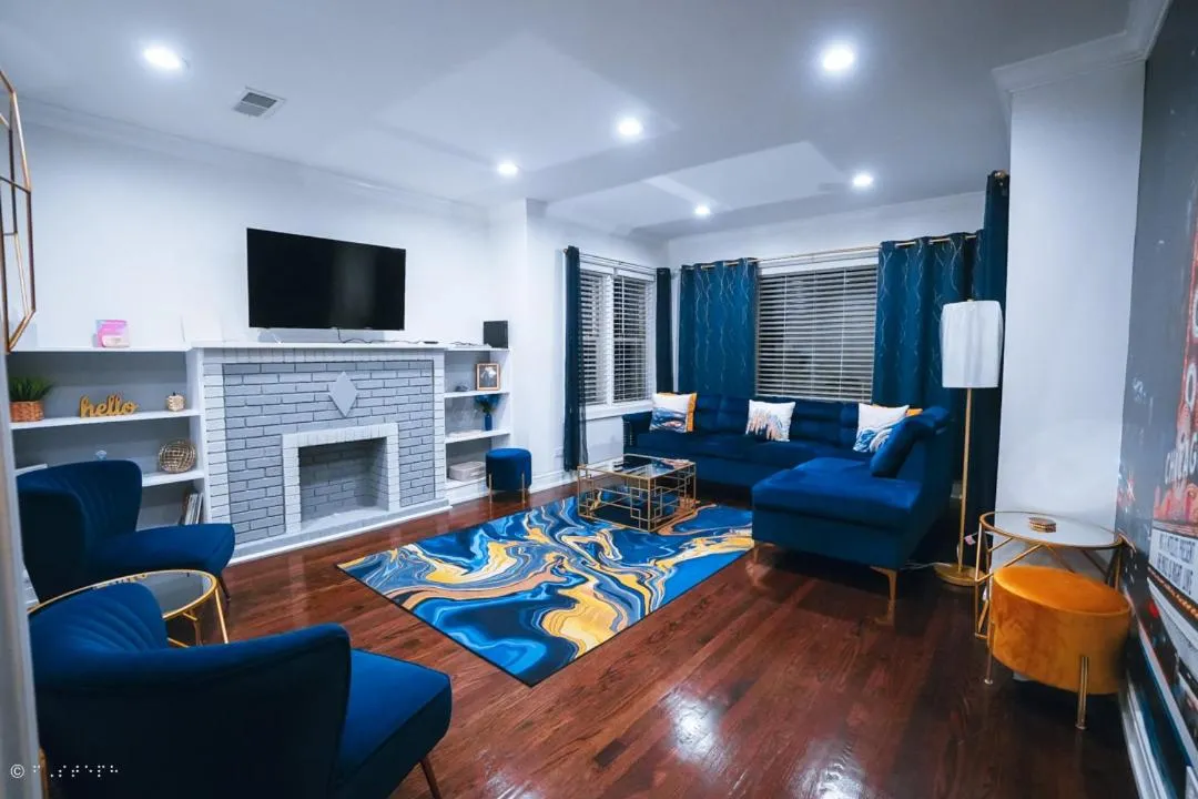 Image 5 of The Blue Golden Luxury Modern 3- Bedroom Apartment in Chicago