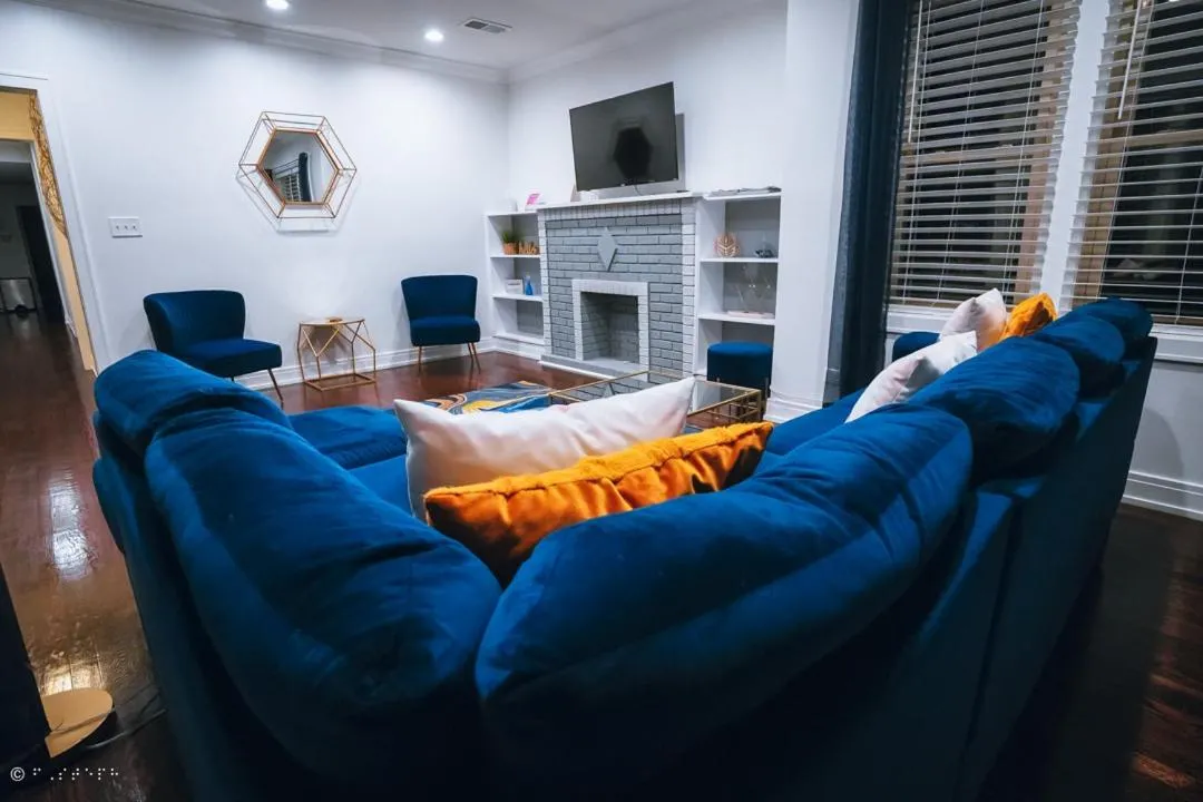 Image 6 of The Blue Golden Luxury Modern 3- Bedroom Apartment in Chicago