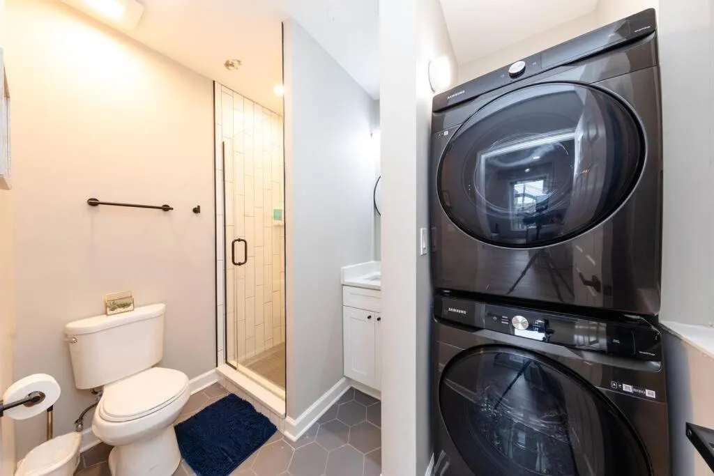 Image 2 of The Secret West Loop Oasis for up to 4 guests with 4K Smart HDTV (Roku/Netflix) and fast dedicated Internet!