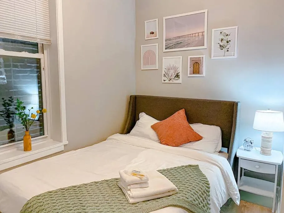 Image 5 of The Secret West Loop Oasis for up to 4 guests with In-unit washer and dryer