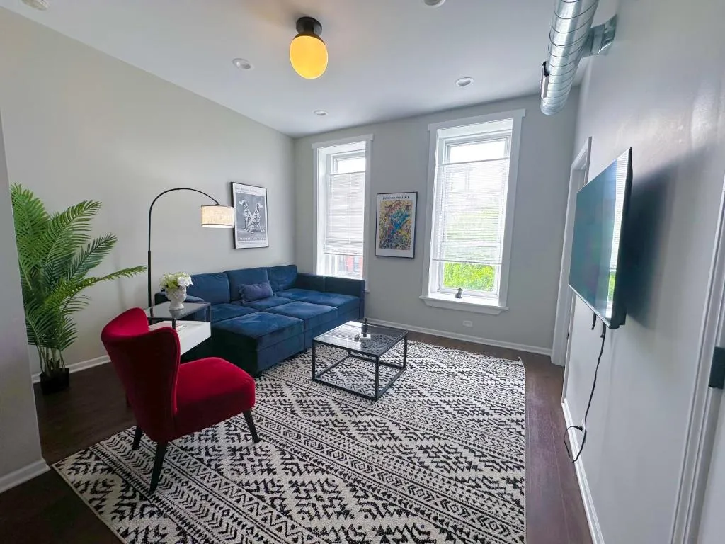 Image of The Secret West Loop Oasis with in-unit washer and dryer for up to 6 guests