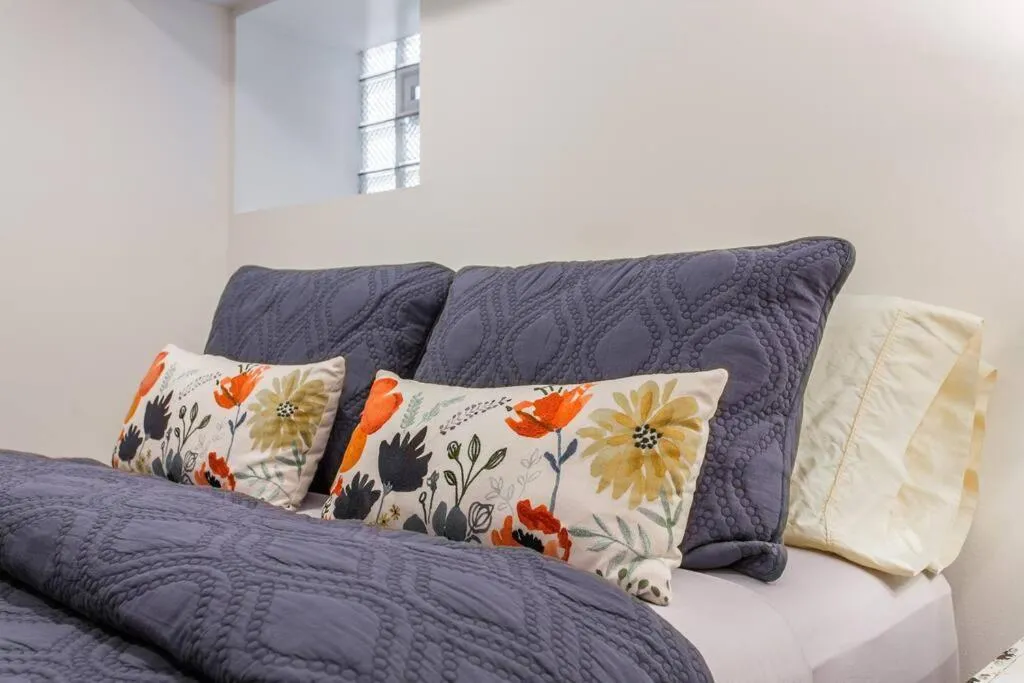 Image 1 of The Wrigleyville Deluxe -Steps from Wrigley Sleeps 10