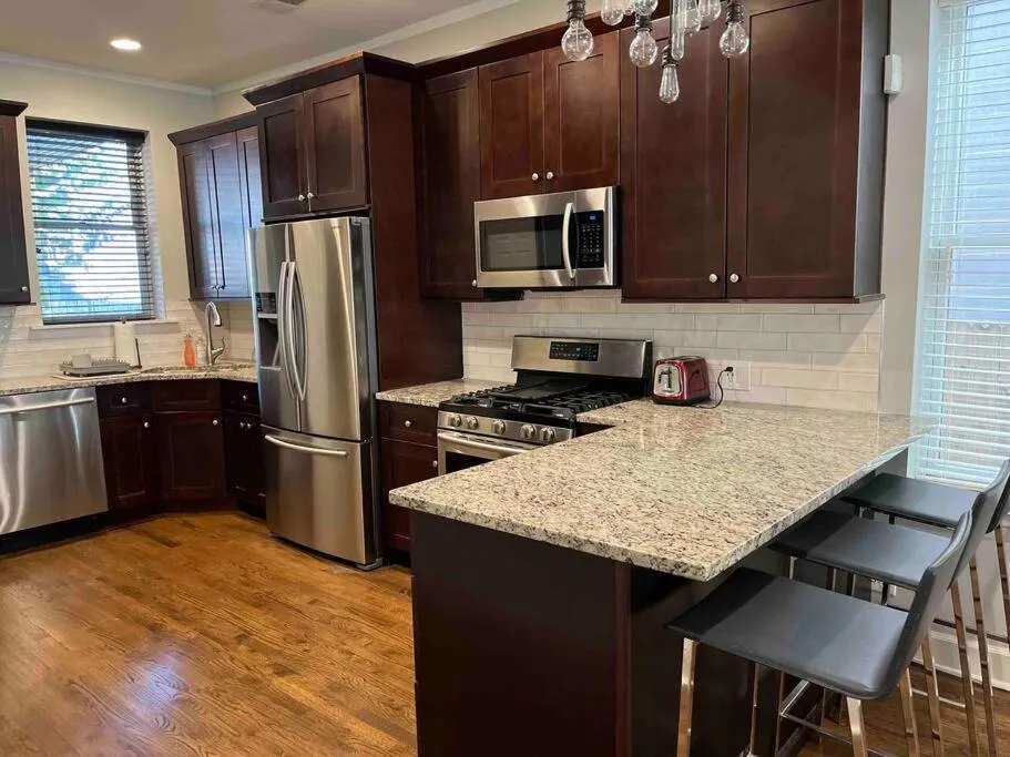 Image 5 of Trendy West Town Flat – 2 bed / 1.5 bath w parking