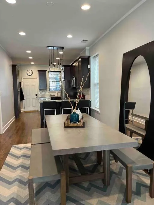 Image 4 of Trendy West Town Flat – 2 bed / 1.5 bath w parking