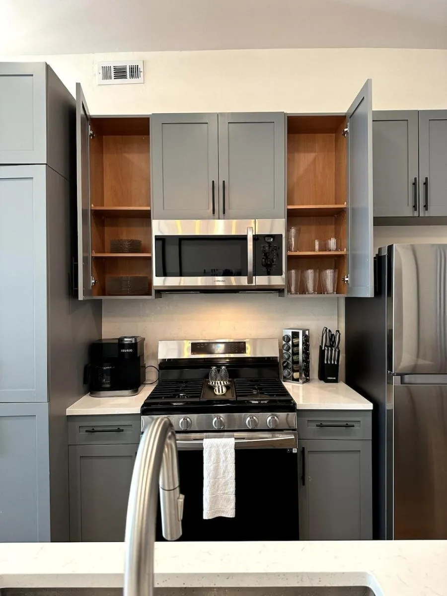 Image 4 of VOGUE Bucktown Suite