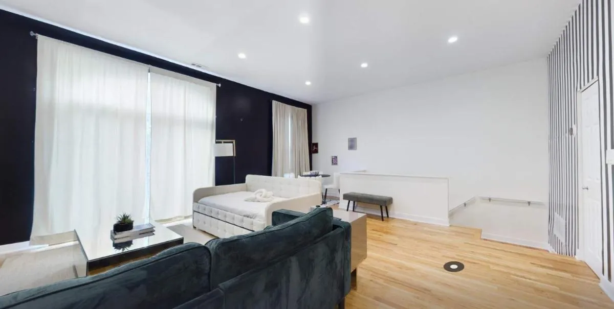 Image 2 of VOGUE Bucktown Suite