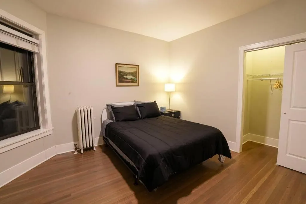 Image 5 of Vibrant 4BR Haven in Historic Hyde Park, Near UChi