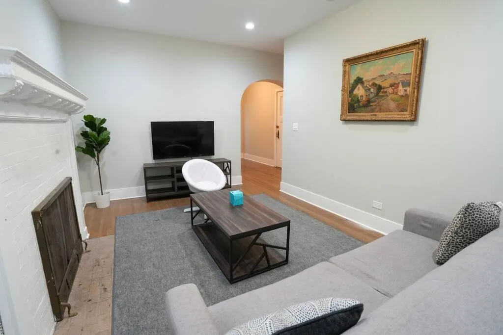 Image 1 of Vibrant 4BR Haven in Historic Hyde Park, Near UChi