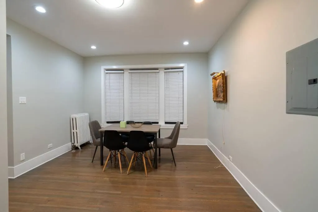 Image 2 of Vibrant 4BR Haven in Historic Hyde Park, Near UChi