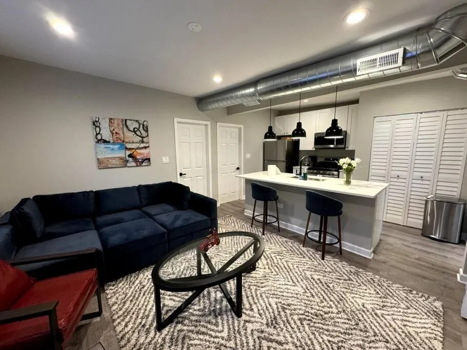 Image of West Loop King Oasis/2BR that sleeps 6 guests/walk to Fulton Market