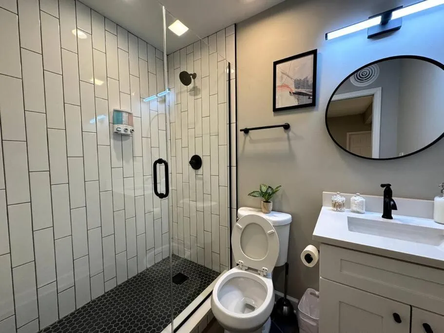 Image 4 of West Loop King Oasis/2BR that sleeps 6 guests/walk to Fulton Market