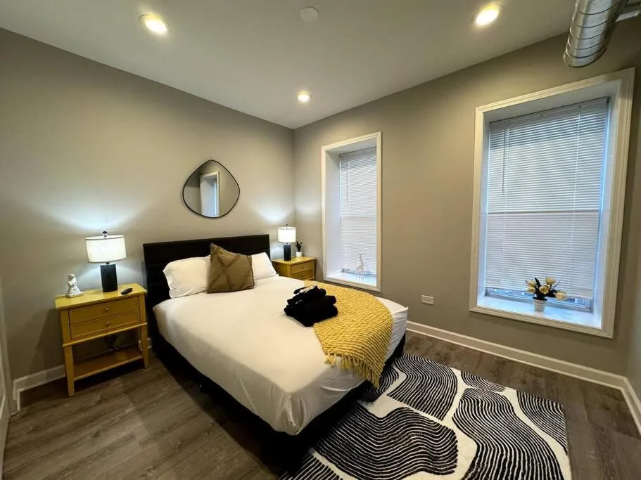 Image 1 of West Loop King Oasis/2BR that sleeps 6 guests/walk to Fulton Market