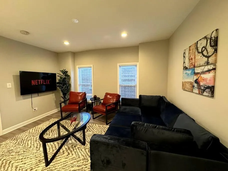 Image 5 of West Loop King Oasis/2BR that sleeps 6 guests/walk to Fulton Market