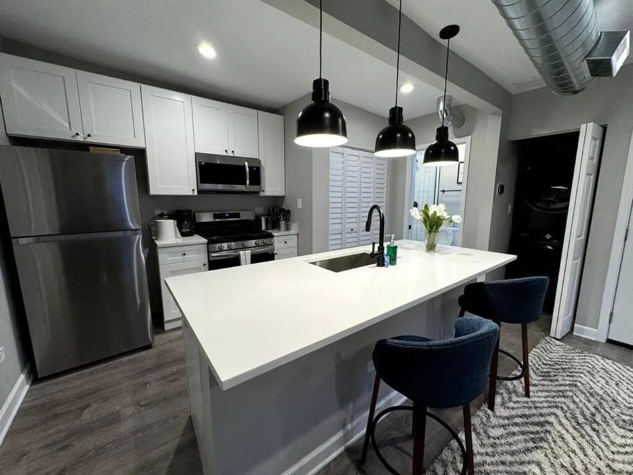 Image 3 of West Loop King Oasis/2BR that sleeps 6 guests/walk to Fulton Market