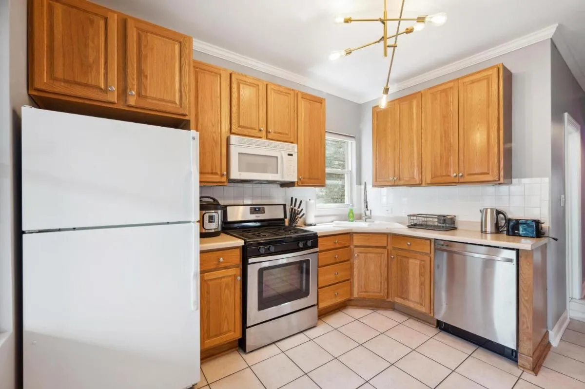 Image 2 of Wrigley 2BR, 1BA with Free Parking
